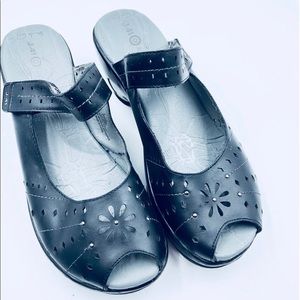 Jambu | Black Slip On Sandals